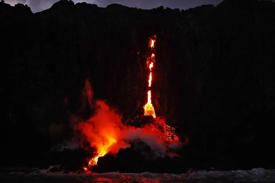 Lava From Hawaii's Kilauea Volcano Creates Rare and Dramatic Show