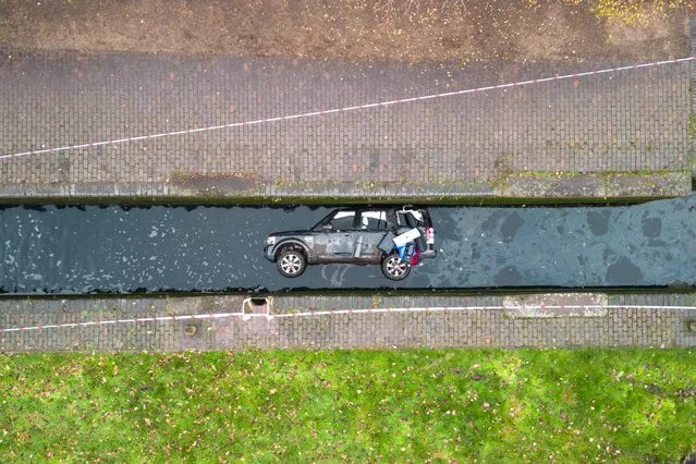 A Land Rover Discovery has been crashed and abandoned inside a canal lock in Tipton, United Kingdom on Monday morning, November 14, 2022. There were no reported injuries and the car is expected to be removed on Tuesday. (Photo by Katie Stewart/Alamy Live News)