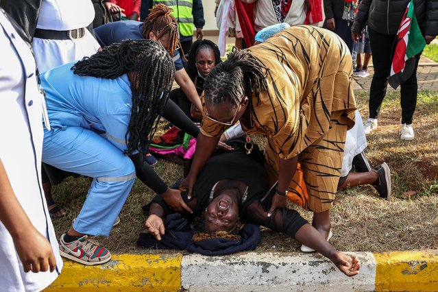 Susan Njeri (C), mother of late face mask vendor Boniface Mwangi Kariuki, breaks down at Kenyatta University Funeral Home in Nairobi, Kenya, 11 July 2025. Kariuki was shot by police on 17 June during protests over the death of a Kenyan blogger in police custody. He died two weeks later while receiving treatment. (Photo by Daniel Irungu/EPA)