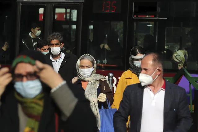 People wear protective face masks to help prevent the spread of the coronavirus in downtown Tehran, Iran, Sunday, October 11, 2020. Iran announced on Sunday its highest single-day death toll from the coronavirus with 251 confirmed dead, the same day local media reported two senior officials had been infected and the nation's currency plunged to its lowest level ever. (Photo by Ebrahim Noroozi/AP Photo)