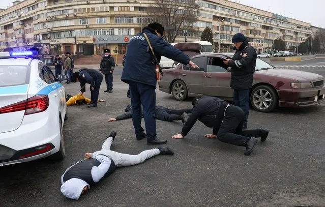Police officers detain violators in a street in Almaty, Kazakhstan on January 10, 2022. Kazakhstan has been gripped by unrest since 2 January 2022 sparked by a rise in the price for liquefied petroleum gas used for vehicles. On January 5, 2022, Kazakhstan's President Tokayev dismissed the cabinet, declared a two-week state of emergency over mass unrest in the country and asked the Collective Security Treaty Organisation (CSTO) for assistance. On January 6, 2022, a counterterrorism operation to stop mass unrest began in Almaty. (Photo by Valery Sharifulin/TASS)