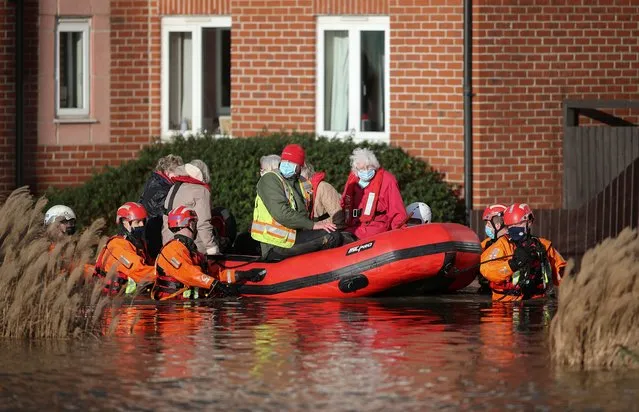Residents of a care home are evacuated after the river Weaver burst banks in Northwich, Britain, January 21, 2021. The first named storm of 2021 has swept across North of England and Scotland bringing flooding and heavy snow. (Photo by Molly Darlington/Reuters)