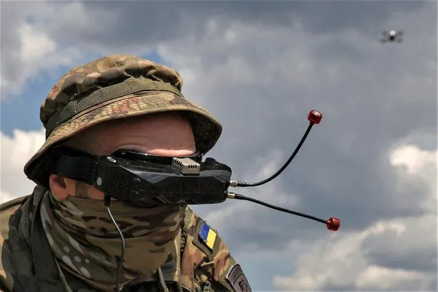 A Ukrainian marine attends a FPV-drone flight training, amid Russia's attack on Ukraine, in Dnipropetrovsk region, Ukraine on May 15, 2023. (Photo by Sofiia Gatilova/Reuters)
