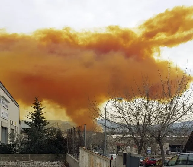 An orange toxic cloud is seen over the town of Igualada, near Barcelona, following an explosion in a chemical plant, February 12, 2015. (Photo by Ricard Sole Figueras/Reuters)