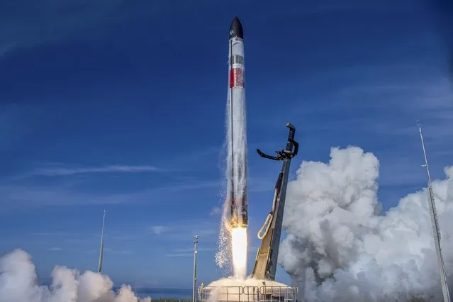 Take-off of the the Electron booster rocket. A space company has successfully caught an Earth-bound rocket – by helicopter. The launch, on Monday, May 3, 2022, saw Rocket Lab deploying 34 satellites to orbit before the Electron booster stage was snagged on its return to Earth. However, the mission eventually saw the helicopter release the booster into the sea after the “pilot detected different load characteristics than previously experienced”. The launch originated from Rocket Lab’s complex on New Zealand's Mahia Peninsula. (Photo by Rocket Lab/Action Press)