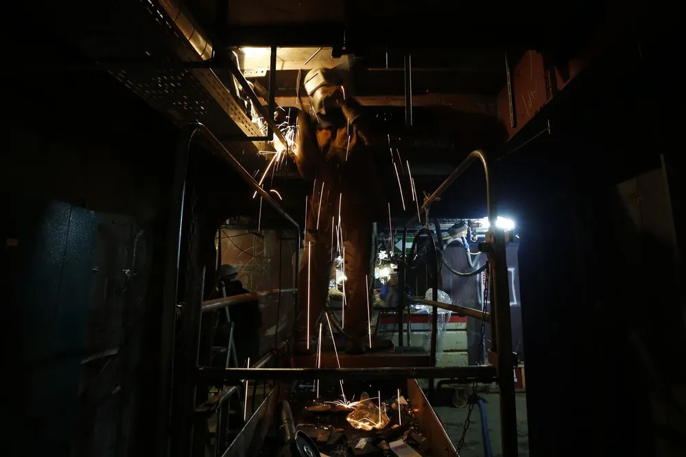 Work on Royal's Oasis-class Ship