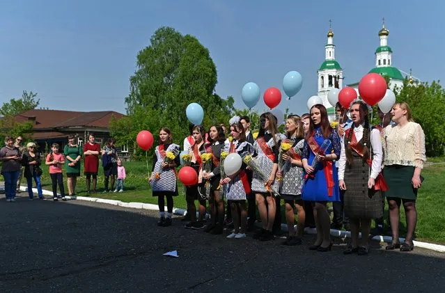 Graduates take part in the Farewell Bell ceremony at a school in the town of Tara in Omsk Region, Russia on May 22, 2021. (Photo by Alexey Malgavko/Reuters)