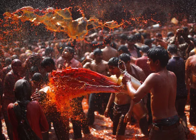 A boy throws coloured water on a girl during “Huranga” at the Dauji temple, near the northern Indian city of Mathura, March 7, 2015. (Photo by Adnan Abidi/Reuters)