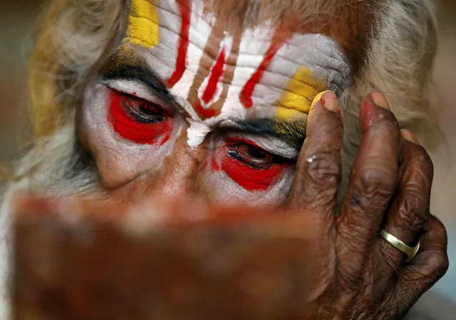 A Hindu holy man, or sadhu, applies tika on his forehead at the premises of Pashupatinath Temple a day ahead of the Shivaratri festival in Kathmandu, Nepal March 3, 2019. (Photo by Navesh Chitrakar/Reuters)