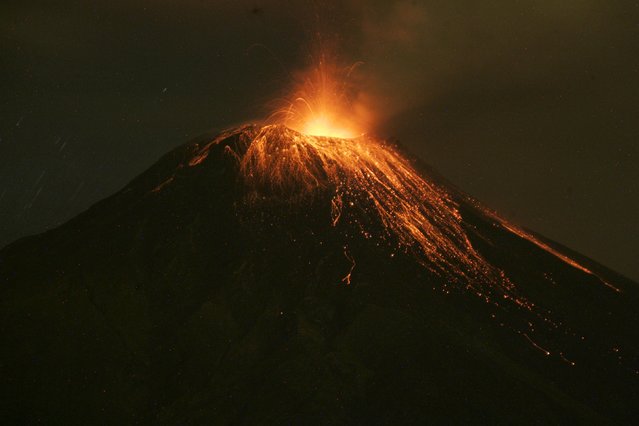 Ecuador's Tungurahua volcano spews smoke and ash near Banos March 5, 2016. (Photo by Carlos Campana/Reuters)