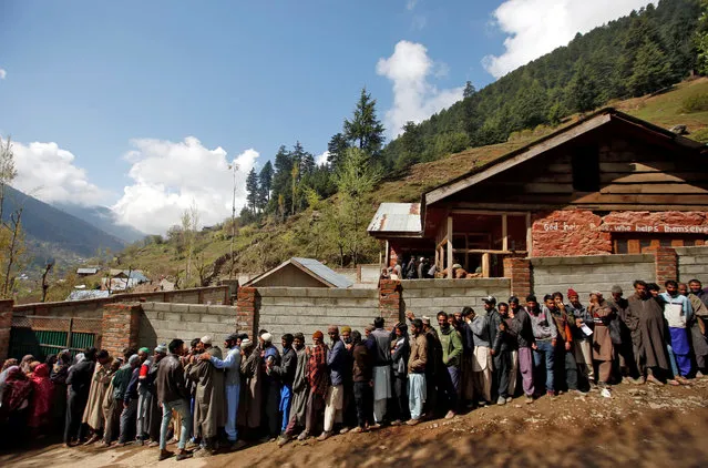 People wait in a queue to cast their votes outside a polling station during the second phase of general election in Ganderbal district in Jammu and Kashmir state April 18, 2019. (Photo by Danish Ismail/Reuters)