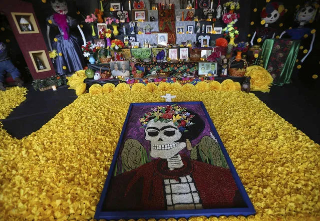 On the Day of the Dead, celebrated every year on November 1 and 2, life meets death in a festival of memories and joy. PSJA Memorial Early College High school art and Spanish students created a portrait of Frida Khalo as the centerpiece of the Dia De Muertos Showcase Altar. The portrait was made out of beans, lentils, rice, cornhusks and popcorn was on display on Monday, November 1, 2021 in Alamo, Texas. (Photo by Delcia Lopez/The Monitor via AP Photo)