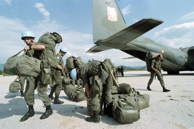 UN troops from France land in Sarajevo on July 7, 1992. (Photo by Christophe Simon/AFP Photo)
