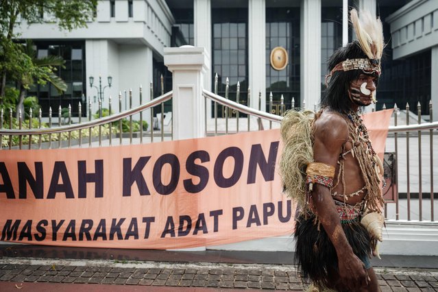 Hendrikus Frengky Woro, a community leader from South Papua, walks during a protest as representatives from communities of the Awyu tribe of South Papua and the Moi tribe of Southwest Papua deliver a petition to protect their forests from palm oil companies at the Supreme Court in Jakarta on July 22, 2024. (Photo by Yasuyoshi Chiba/AFP Photo)