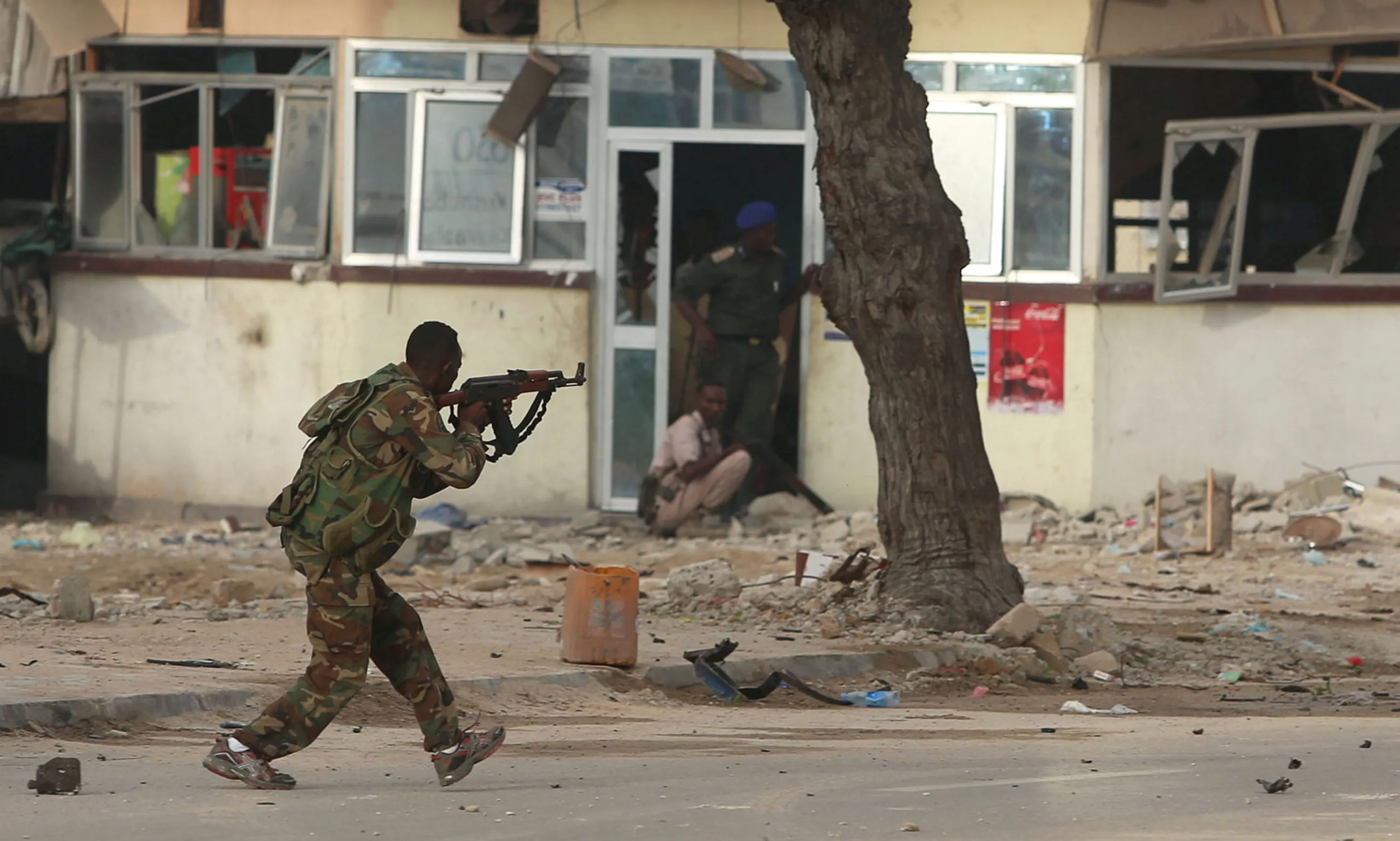 Террористические нападения. Могадишо, Сомали перестрелка. Вооруженное нападение террористов.
