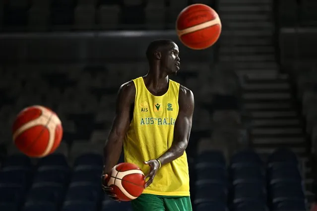 Sudanese-Australian professional basketball player Thon Maker in action during an Australian Boomers training session at John Cain Arena in Melbourne, Australia, 29 June 2022. (Photo by Joel Carrett/EPA/EFE)