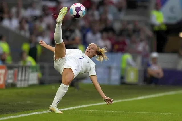 England's Beth Mead tries to stop the ball during the Women Euro 2022 quarter final soccer match between England and Spain at the Falmer stadium in Brighton, Wednesday, July 20, 2022. (Photo by Alessandra Tarantino/AP Photo)