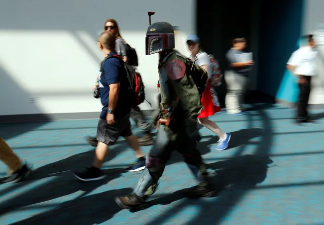 An attendee dressed as Boba Fett from Star Wars rushes his way at the pop culture event Comic-Con International in San Diego, California, United States July 22, 2016. (Photo by Mike Blake/Reuters)