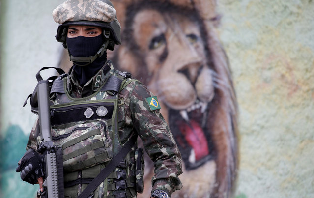 An armed forces member patrols during an operation against drug dealers in Vila Alianca slum, in Rio de Janeiro, Brazil February 27, 2018. (Photo by Ricardo Moraes/Reuters)