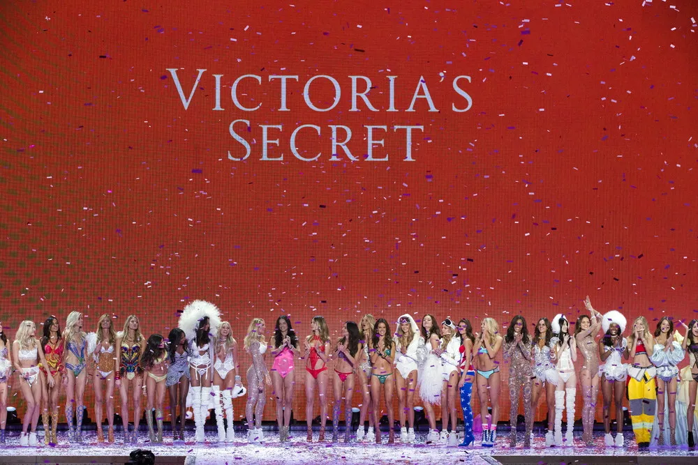 Victoria's Secret Fashion Show, Part 1/3