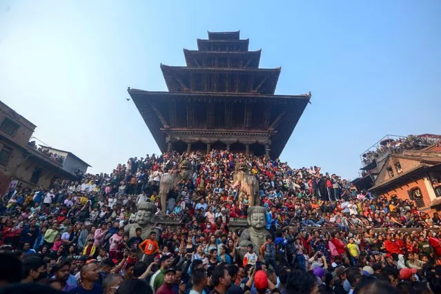 Devotees gather during the Bisket Jatra festival held to mark the Nepalese New Year in Bhaktapur on April 10, 2023. (Photo by Prakash Mathema/AFP Photo)