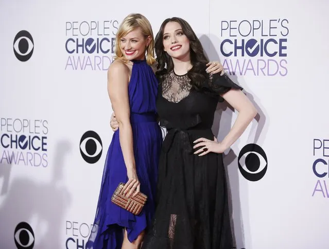 Actresses Beth Behrs (L) and Kat Dennings from the CBS sitcom “2 Broke Girls” arrive at the 2015 People's Choice Awards in Los Angeles, California January 7, 2015. (Photo by Danny Moloshok/Reuters)