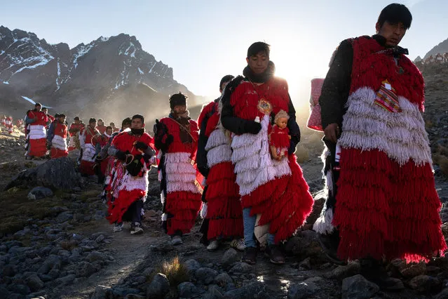 Pablitos descend the mountain after a ceremony during the annual Qoyllur Rit'i festival on May 29, 2018 in Ocongate, Peru. (Photo by Dan Kitwood/Getty Images)