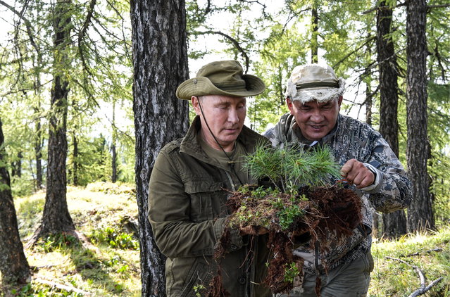 The President of Russia, Vladimir Putin (L), and Russia's Minister of Defence Sergei Shoigu in Sayano-Shushensky Nature Reserve in the West Sayan Mountains in Tyva Republic, south Siberia. (Photo by Alexei Nikolsky/Russian Presidential Press and Information Office/TASS)