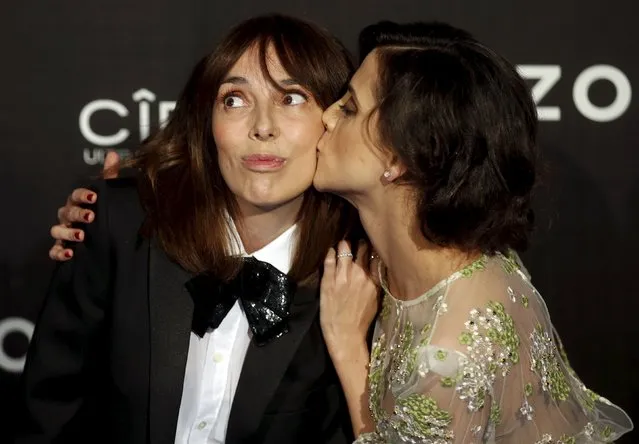 Spanish fashion designer Teresa Helbig (L) is kissed by actress Macarena Gomez during a photo call before the fans screening of the film “Zoolander 2” in central Madrid, Spain, February 1, 2016. (Photo by Sergio Perez/Reuters)