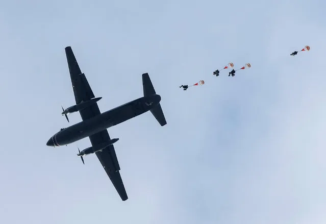 Servicemen of the Ukrainian Air Assault Forces take part in military drills near Zhytomyr, Ukraine November 21, 2018. (Photo by Gleb Garanich/Reuters)