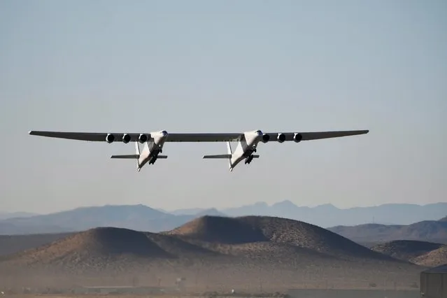 The Stratolaunch plane, the world's largest, performs a 4hr test flight in Mojave, California, U.S., April 29, 2021. The plane, designed to transport hypersonic vehicles and facilitate easy access to space, made its second test flight, two years after its first voyage. (Photo by Gene Blevins/Reuters)
