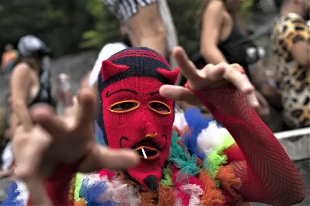 A reveler wears a Peruvian balaclava mask during a street pre-carnival party by the “Saturday Has Nothing” group, in Rio de Janeiro, Brazil, Saturday, Jan. 28, 2023. The world-famous Carnival festivities in Rio de Janeiro begin on Feb. 17. (Photo by Bruna Prado/AP Photo)