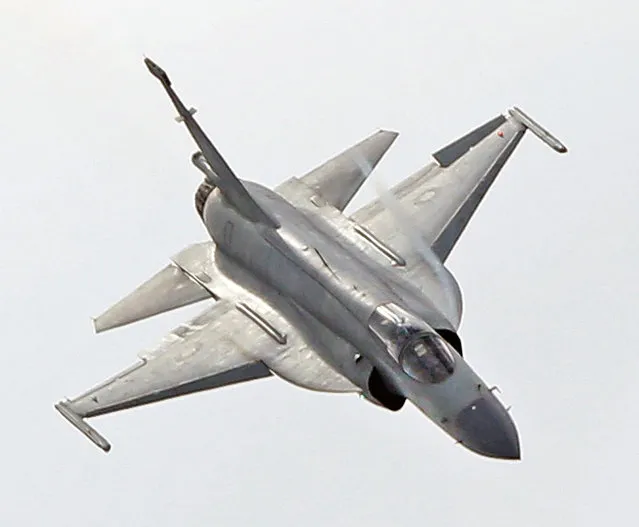 The JF-17 Thunder multi-role fighter jointly developed by China and Pakistan performs its demonstration flight at the Paris Air Show in Le Bourget, north of Paris, Tuesday June 16, 2015. Some 300,000 aviation professionals and spectators are expected at this weekends Paris Air Show, coming from around the world to make business deals and see dramatic displays of aeronautic prowess and the latest air and space technology. (AP Photo/Remy de la Mauviniere)