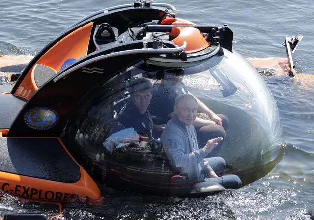 Russia's President Vladimir Putin dives to the bottom of the Gulf of Finland in Leningrad Region, Russia on July 27, 2019 aboard a C-Explorer 3.11 submersible to explore the Shchuka-class submarine Shch-308 sunken during World War II. (Photo by Alamy Live News)