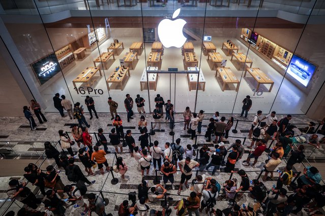 Customers line up outside the Apple Inc. store ahead of its opening hours for the launch of the iPhone 16 series at Tun Razak Exchange (TRX) on September 20, 2024 in Kuala Lumpur, Malaysia. Apple's latest generation of products, including the iPhone 16, features a sleek design and advanced camera capabilities in a crowded market, as the company strives to maintain its lead in innovation against strong competition from South Korean and Chinese rivals. (Photo by Annice Lyn/Getty Images)