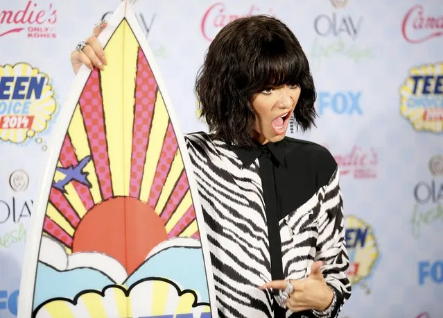 Zendaya poses backstage after winning the Candie's Choice Style Icon award during  the Teen Choice Awards 2014 in Los Angeles, California August 10, 2014. (Photo by Danny Moloshok/Reuters)