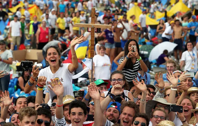 The faithful greet Pope Francis as he arrives to the Campus Misericordiae during World Youth Day in Brzegi near Krakow, Poland July 31, 2016. (Photo by Stefano Rellandini/Reuters)