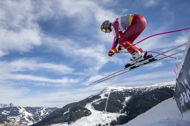 Austria's Stephanie Venier takes the start of the Women's Super-G event of the Saalbach 2025 FIS Alpine World Ski Championships in Hinterglemm on February 6, 2025. (Photo by Fabrice Coffrini/AFP Photo)
