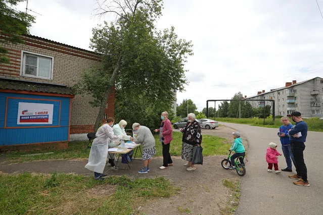 Residents visit an outdoor polling station in the village of Lugovoye in Ivanovo Region, Russia on June 25, 2020 to vote in the 2020 Russian constitutional referendum. The referendum on proposed amendments to the Russian constitution is held from June 25 through July 1, 2020. (Photo by Vladimir Smirnov/TASS)