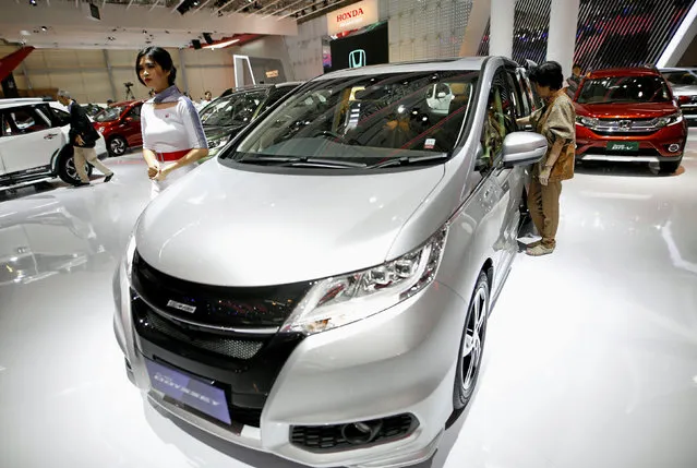 A model stands beside a Honda Odyssey at the Indonesia International Auto Show in Tangerang, west of Jakarta, Indonesia August 11, 2016. (Photo by Darren Whiteside/Reuters)