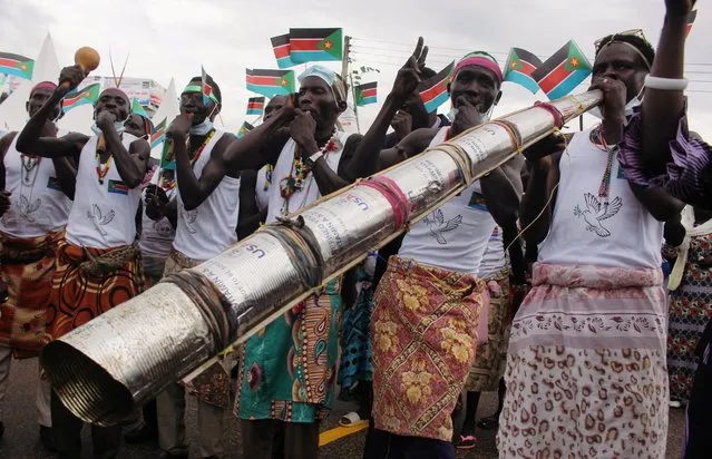 Civilians celebrate the signing of peace agreement between the Sudan's transitional government and Sudanese revolutionary movements to end decades-old conflict, in Juba, South Sudan on October 3, 2020. (Photo by Samir Bol/Reuters)