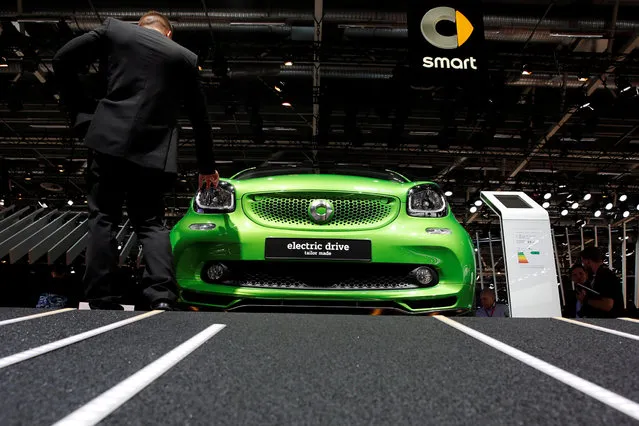 A Smart ForTwo Electric Drive is displayed on media day at the Paris auto show, in Paris, France, September 30, 2016. (Photo by Benoit Tessier/Reuters)