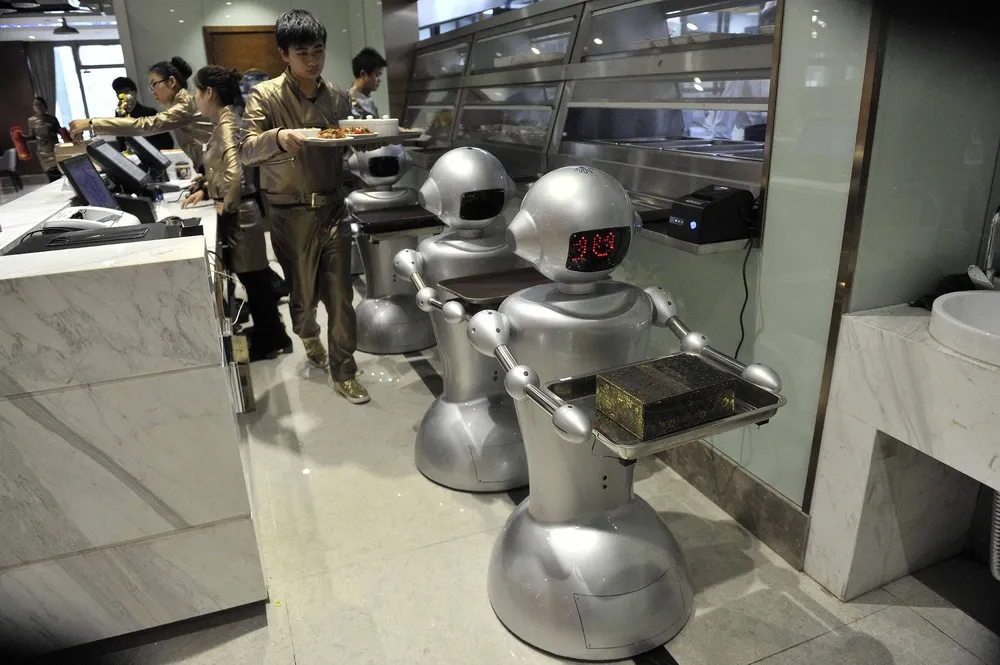 Wall.e Restaurant Staffed with Robots Opens in Hefei