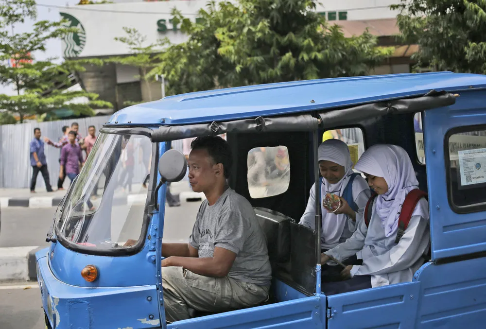 Jakarta Tries to Get Back to Normal after Attacks