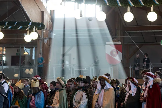 Star singers (also known as epiphany singers) take part in the opening ceremony of the nationwide German star singing action in Neumarkt in der Oberpfalz, Germany, 29 December 2016. Star singers travel from house to house and ask for donations to charitable causes across the world every 6th January. (Photo by Armin Weigel/DPA)