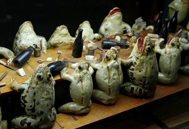 Frogs are posed in a dining scene at the Frog Museum, a collection of 108 stuffed frogs in scenes portraying everyday life in the 19th-century and made by Francois Perrier, in Estavayer-le-Lac, Switzerland November 7, 2018. (Photo by Denis Balibouse/Reuters)
