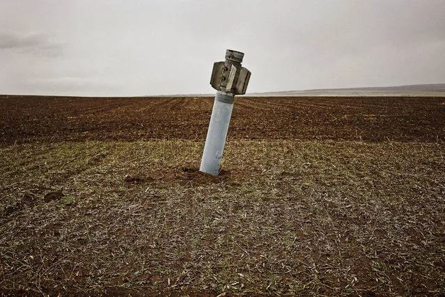 An unexploded rocket in field near the village of Dmitrivka on April 7, 2015. As a tenuous ceasefire brings a lull to Ukraine's yearlong conflict between pro-Russian rebels and Ukrainian troops, the lurking danger of landmines threatens lives as well as economic recovery, particularly on once rich agricultural lands. (Photo by Dimitar Dilkoff/AFP Photo)