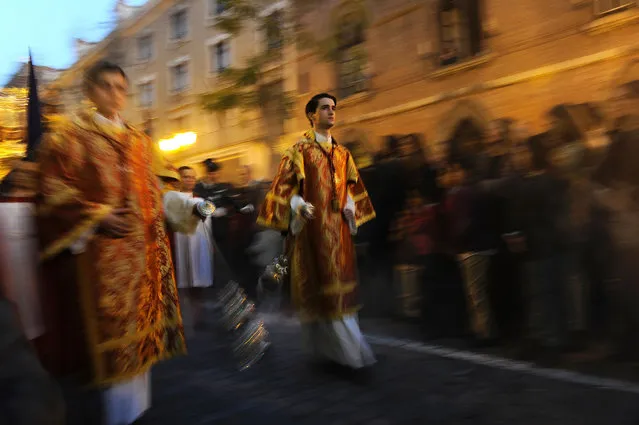 Acolytes of the “El Valle” brotherhood parade during an Easter procession in Sevilla on March 24, 2016. Christian believers around the world mark the Holy Week of Easter in celebration of the crucifixion and resurrection of Jesus Christ. (Photo by Cristina Quicler/AFP Photo)