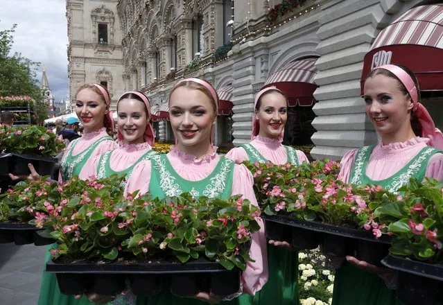 Girls with flowers during the annual Flower Festival at the GUM department store in Moscow, Russia on July 3, 2019. (Photo by Mikhail Japaridze/TASS)