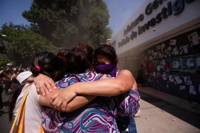 Women embrace in a march to demand justice for the victims of gender violence and femicides after the death of Debanhi Escobar, an 18-year-old law student whose body was found submerged in a water tank inside the grounds of a motel in the northern state of Nuevo Leon, in Mexico City, Mexico on April 24, 2022. (Photo by Quetzalli Nicte-Ha/Reuters)